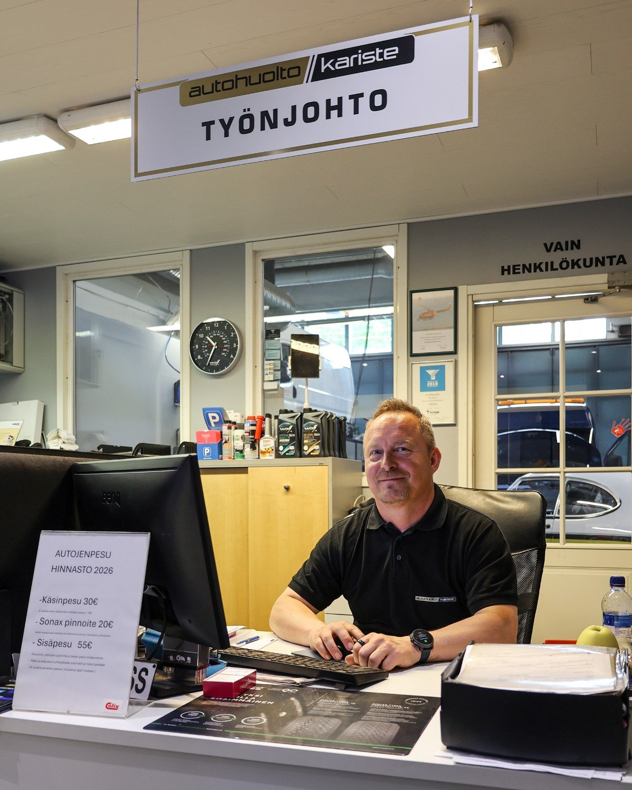 Ilkka Kariste työnjohdon tiskillä